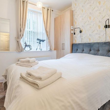 The Hyding Hole Villa Whitby Bagian luar foto